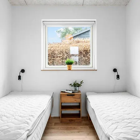 4 Bedroom Awesome In Ferienhaus *