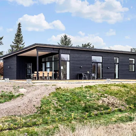 4 Bedroom Awesome In Ferienhaus *