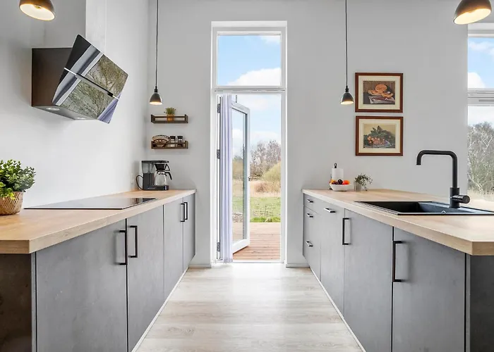 Holiday home 4 Bedroom Awesome In